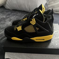 Air Jordan 4 Retro Thunder (2023) Size: 8
