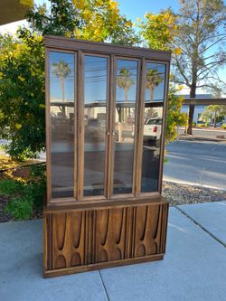 Vintage Broyhill Brasilia China Cabinet ( can deliver for $10 )