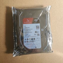 Seagate IronWolf Pro 4TB NAS HDD (ST4000NT001) – 7200 RPM / 256MB – New
