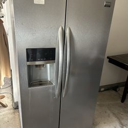 Refrigerator 