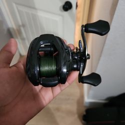 Abu Garcia Vengace Baitcasyer Reel (Right Handed) Needs To Go Asap