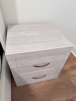 Avigail 20.31" 2 Drawer Nightstand