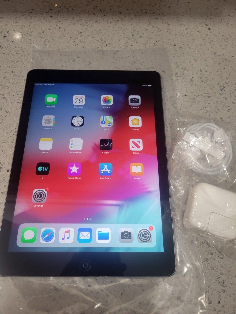 Apple iPad AIR 1ST Gen  16GB 9.7" WiFi-Gray 
