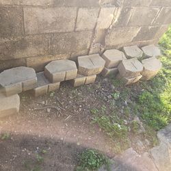 Retaining blocks