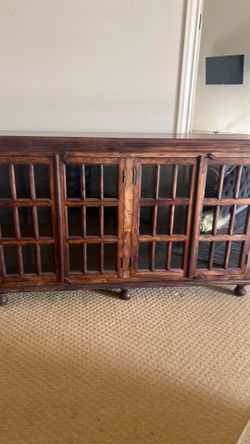 Accent cabinet