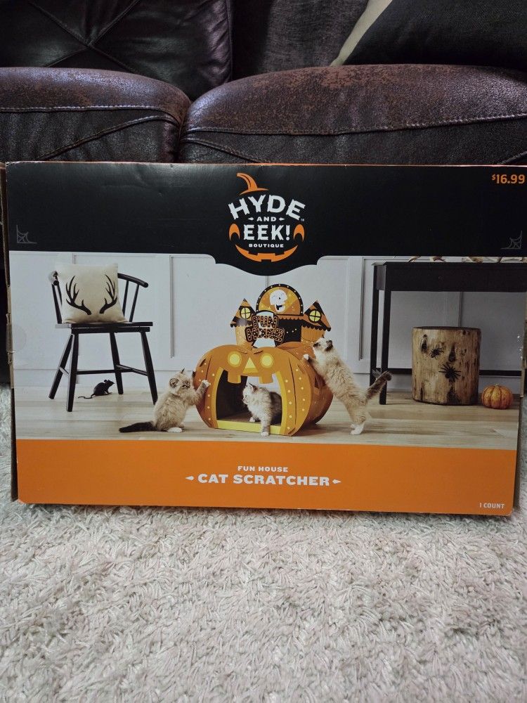 Halloween Pumpkin Cat Scratcher