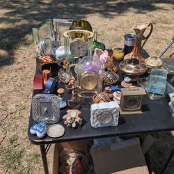 Vintage Items Jewelry Boxes Candy Dishes Vases Antique Perfume Bottles Antique Radios Look Like Jukeboxes They Do Work