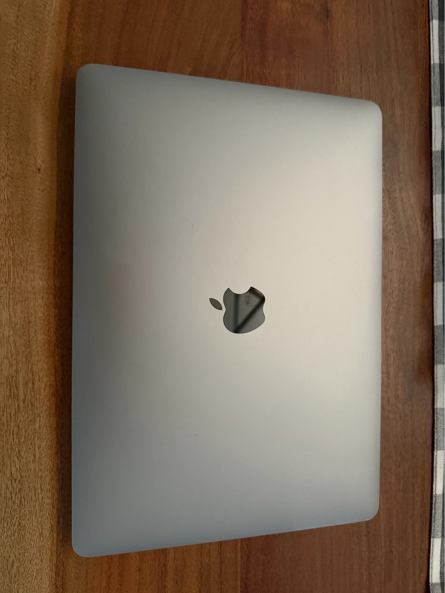 MacBook Pro 14.1 Dual-Core Intel Core i5 Refurbished