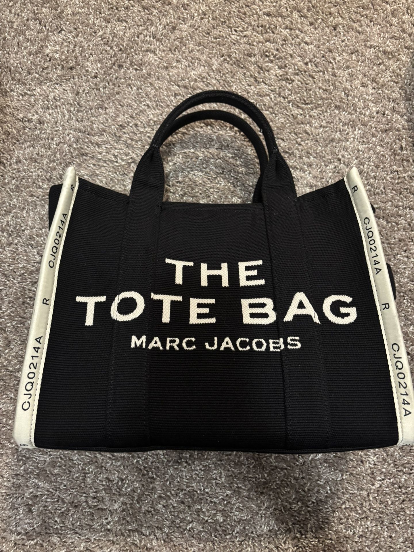 Marc Jacob’s Medium Tote Bag -Authentic