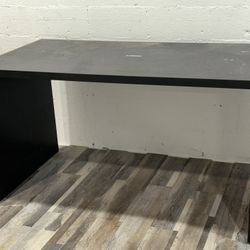 Large ikea Desk.  5ft By 36 Inches