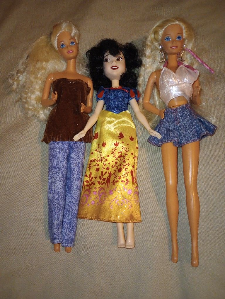 Dolls • I Used To Make New Clothes & Fix There Hair. Now, It's Your Turn. Lol