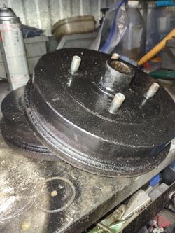 Rear drum brake, 4 lug whit studs