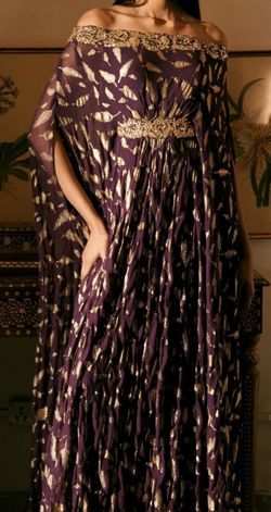 KYNAH Aqsa Kaftan – Aubergine & Gold Foil, Off-Shoulder, Size