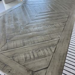 Dinning Table And 6 Chairs 