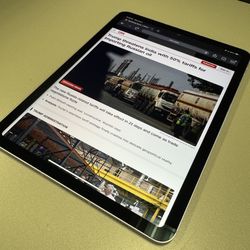 Apple iPad 6th Gen M2 11” 128GB WiFi only ( Purple)