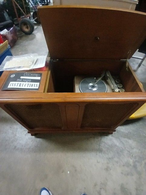 Vintage RCA Victor  Record Player