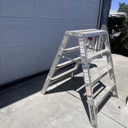 Louisville  4’ Walk Up/ Ladder 