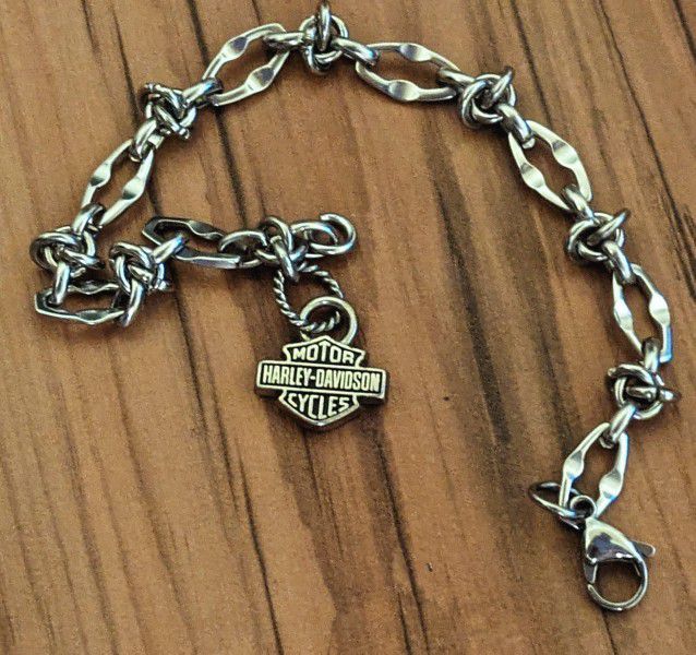 Harley Davidson Bar And Shield Charm Bracelet On Stainless Steel Lips Chain 