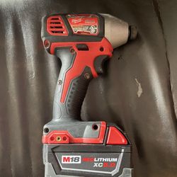 Milwaukee 1/4" Impact Drill W/battery And Rapid charger