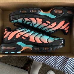 Nike Air max Size 7 In Men’s Women’s 8.5