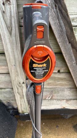 Shark Rocket vacuum cleaner works