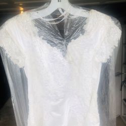 Wedding Gown. Sz 12 Off White Enclosed w/draw String
