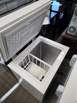 Deep Freezer Chest 3.5 Cubic FeetFreezers with Temperature DisplayPanel Mini Freezer with RemovableBasket Suitable for Apartment GarageDorm