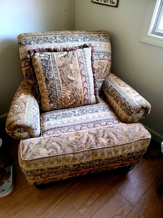 Accent Chair with Pillow-NEW
