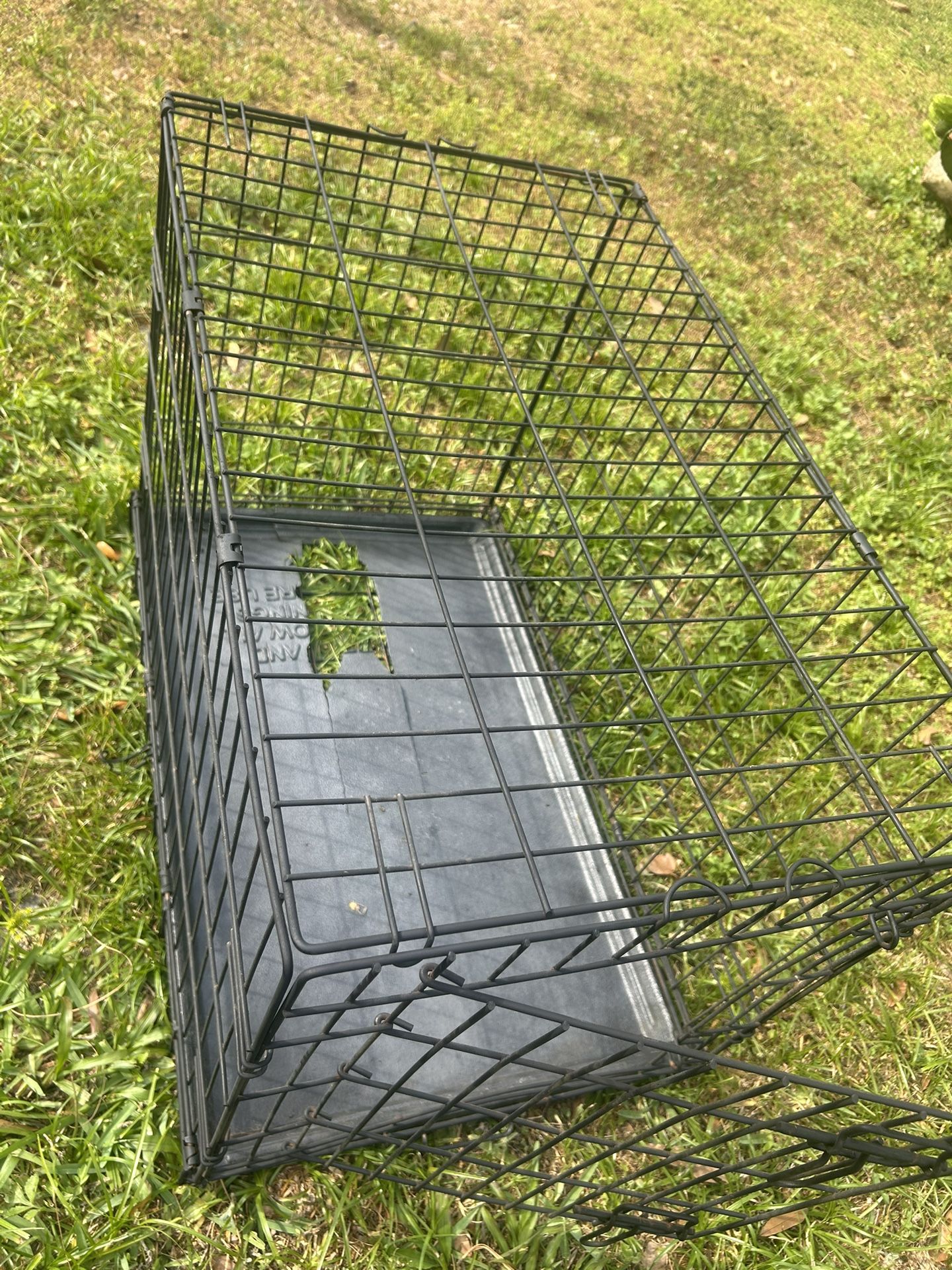 Dog cage 30x20 It's in good condition