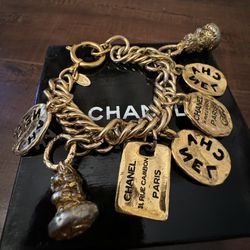 Authentic Vintage Chanel Gold 31 Rue Cambon  Charm Bracelet RARE