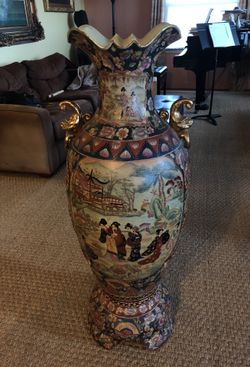 4ft Satsuma Vase Worth $2,400!!