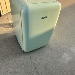 Cooluli - Curve 3.8 cuft Freestanding Compressor Fridge - Green