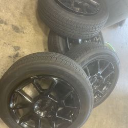 Stock black alloy 17’ Jeep wheels and 215/60/17 Dunlop Tires.