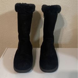 Girls suede boots size 4