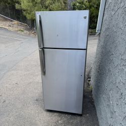 General Electric Stainless Steel Refrigerator Fridge With Freezer Free Local Delivery/30 Day Warranty