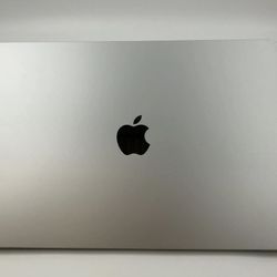 2025 Apple 15” MacBook Air M4,32 Gb Ram ,1 Tb ( Like New )