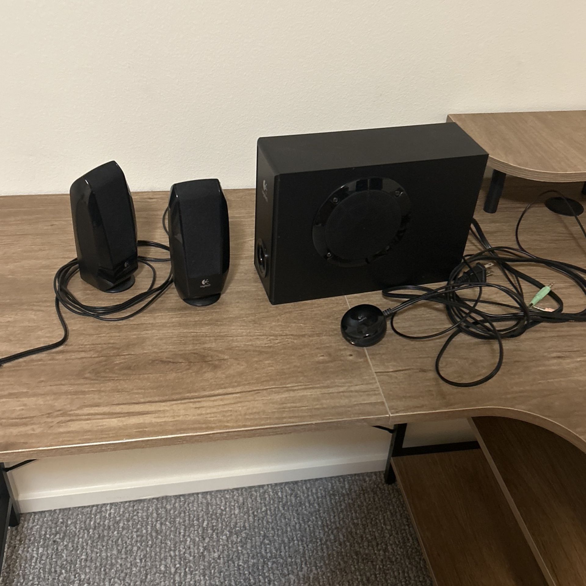 FREE Logitech computer Speakers And Subwoofer for Sale in Seattle, WA