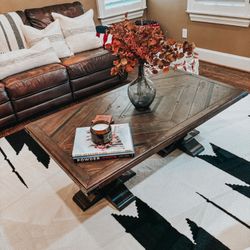 Beautiful SOLID WOOD round coffee table from Hemisphere’s Furniture - CASH, VENMO or ZELLE ONLY!