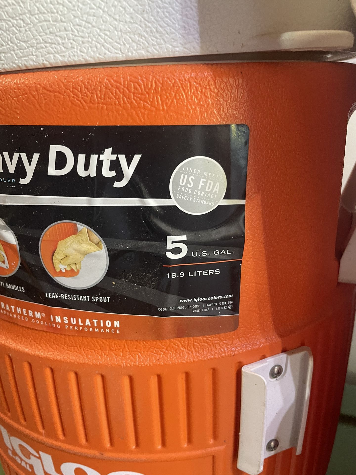 Coleman Lunch Box And Igloo Cooler 5Gal for Sale in Houston, TX OfferUp