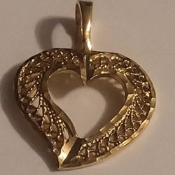 14K Gold Filigree Heart Pendant