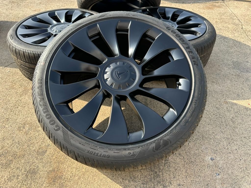 20” Model Y Style wheels Matte Black Goodyear EV foam Tires 255/40/20 99%