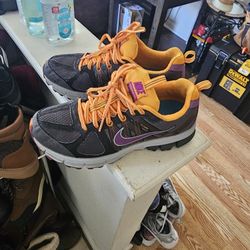Womens Gymshoes Great Condition Size 8