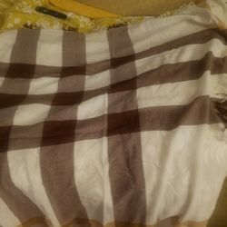 New Never Used No Box 100 Merino Wool authentib Burberry Scarf 44x42 Pet Smk Free 
