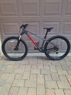 TREK MARLIN 5 GEN 3 MOUNTAIN BIKE 27.5 INCH 1 X 9 SPEED ( SMALL)