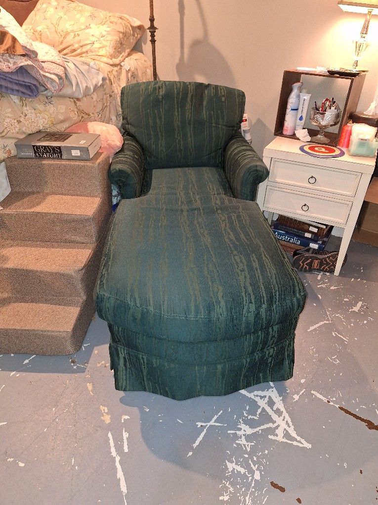 Elegant Slipper Chair Chaise Lounge Divan
