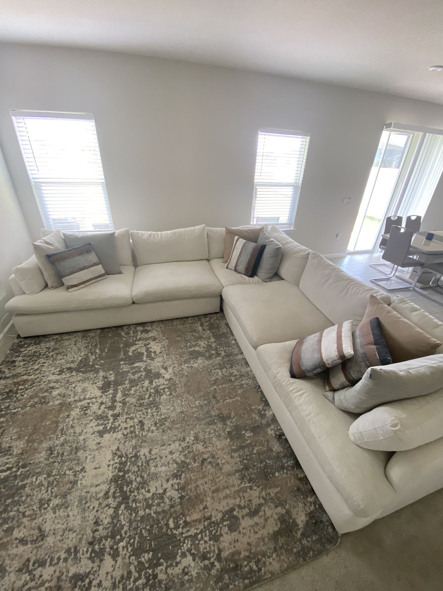 3 Piece sectional (Rooms To Go)