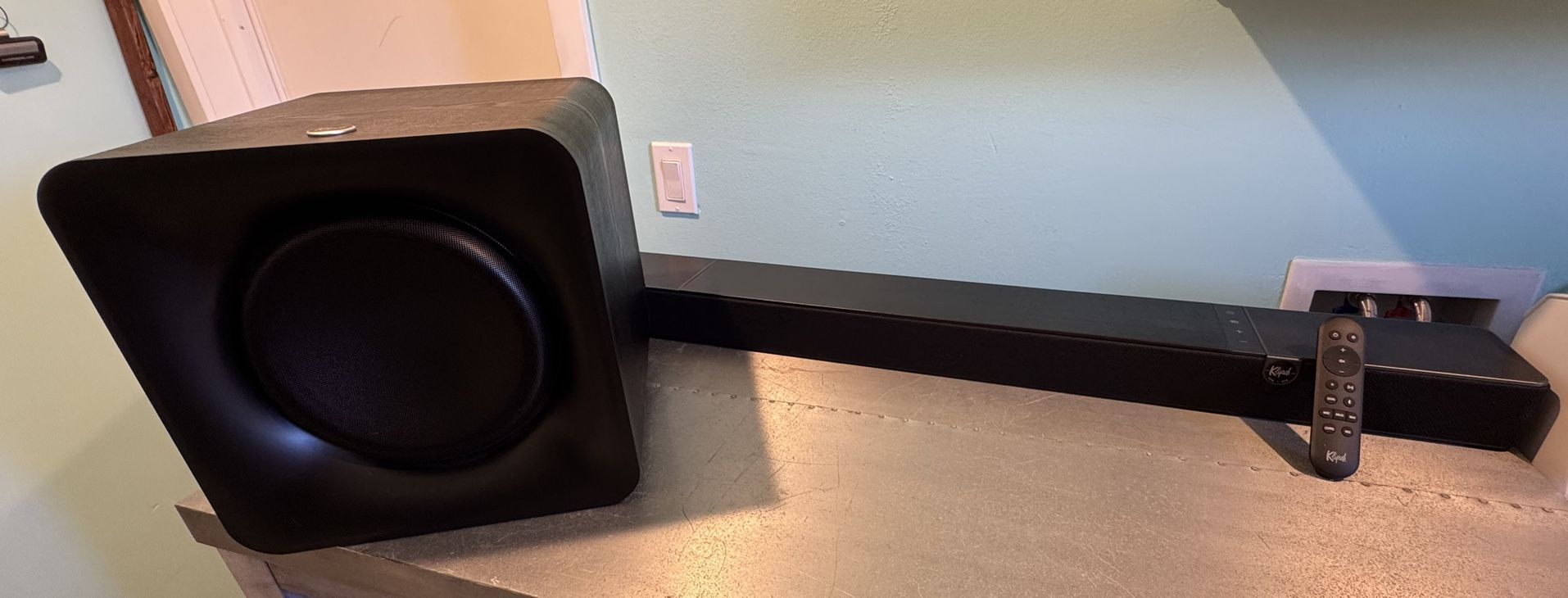 For Sale-Klipsch Sound Bar & Subwoofer EXCELLENT CONDITION