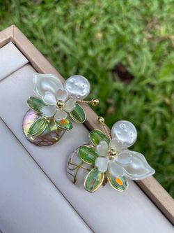 Elegant earrings