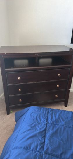 Dresser with plugs