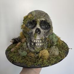 Skull Moss  Rock Sculpture: Gothic Oddities Decor